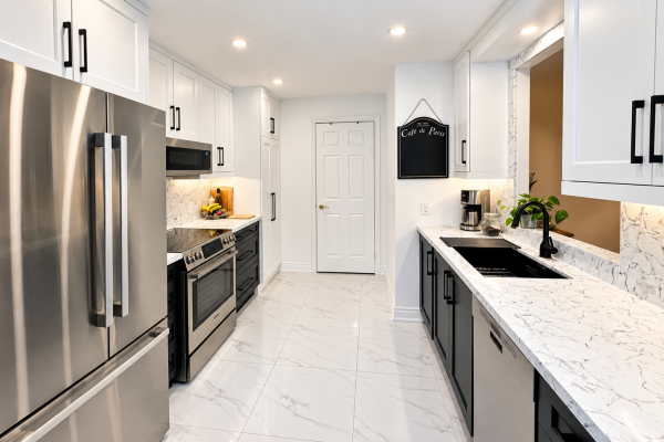 Bright Modern Galley Kitchen - Etobicoke - Toronto