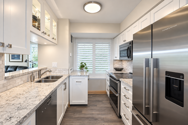 Condo galley kitchen - Beaches - Toronto