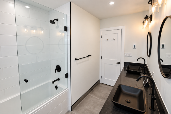 Bathroom refresh with vessel sinks - Etobicoke - Toronto